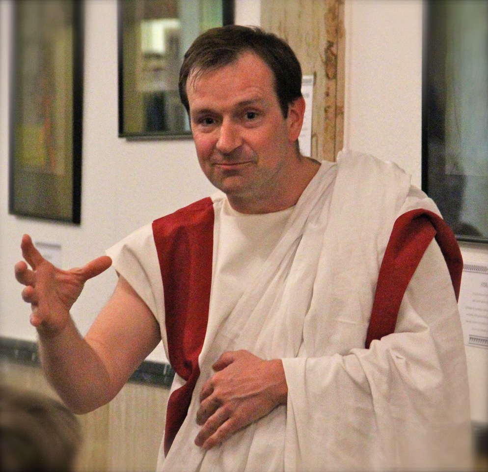 Frank Bäcker als Artopoios Eleutheros Foto Copyright: Maren Bonacker