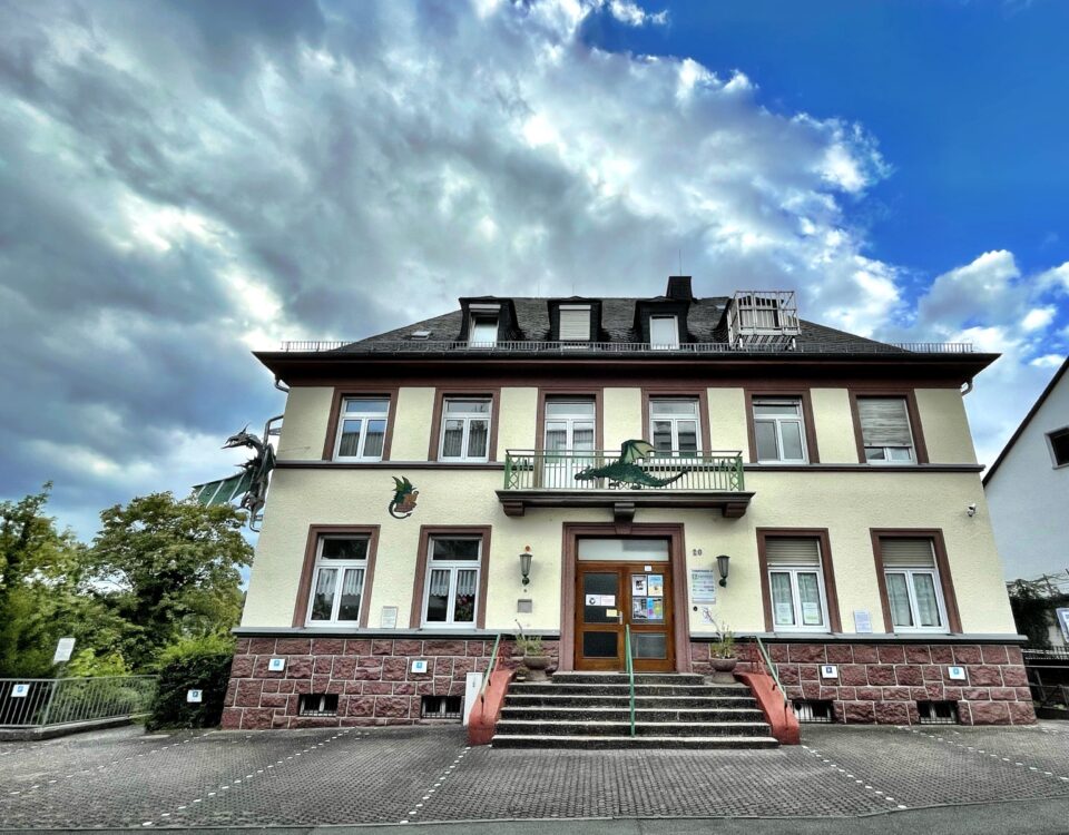Außenaufnahme Gebäude der Phantastischen Bibliothek in der Turmstraße, ca. 2025